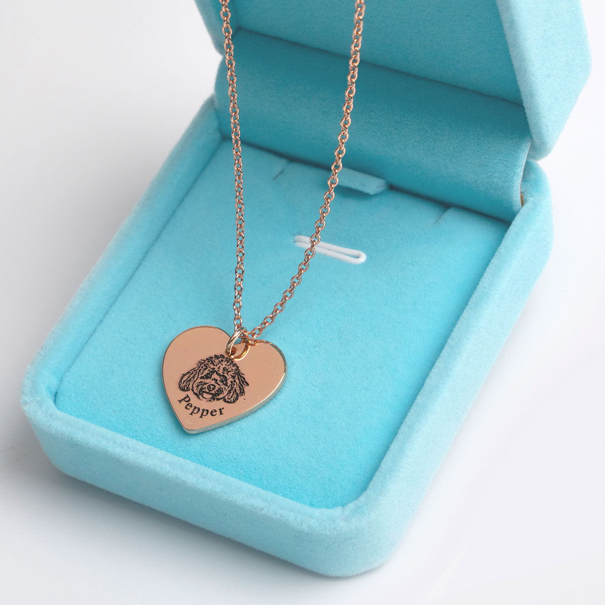 Halskette mit Haustiergesicht