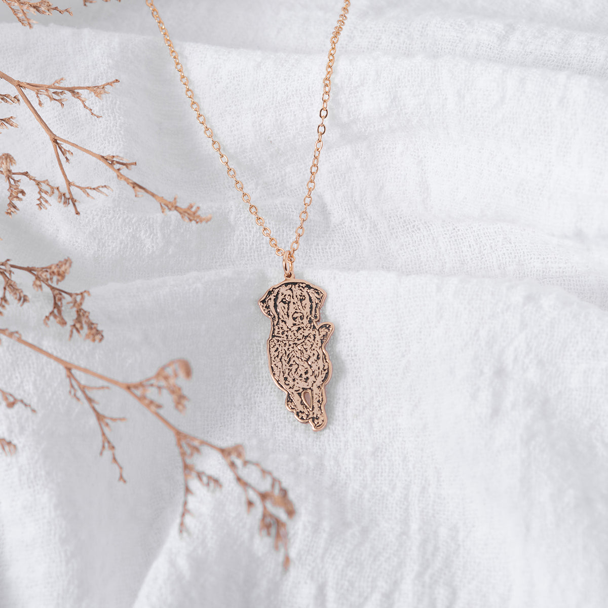 Halskette mit Haustier-Ausschnitt